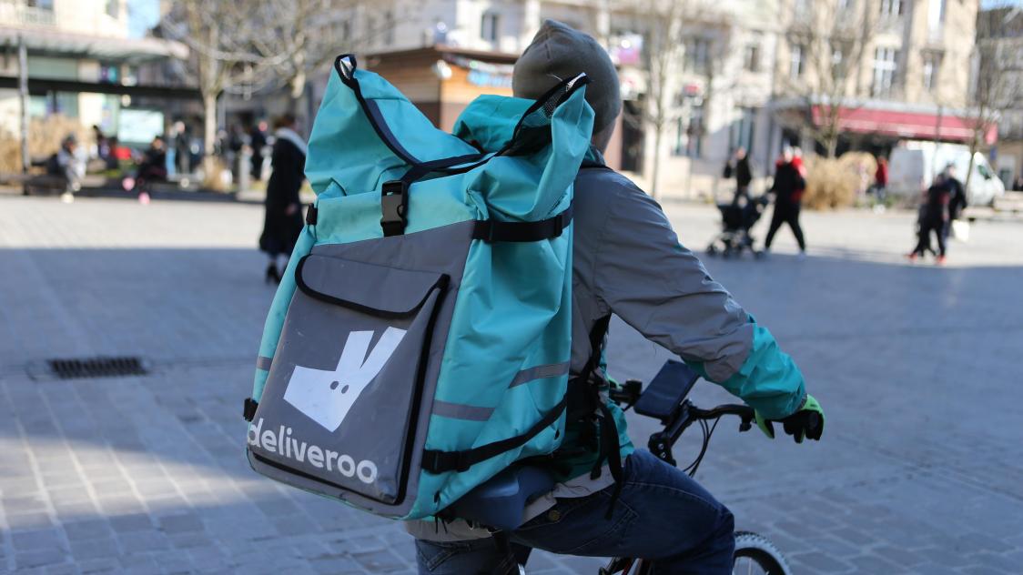 Troyes les livreurs de repas a velo vident leurs sacs